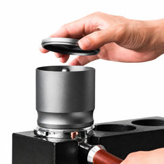 Yozcoffee Espressopulver-Dosierbecher 58mm Aluminiumlegierung Verteiler Schwarz/Silber