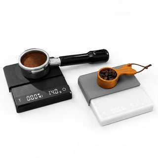 Yozcoffee Kaffeewaage mit Timer 2kg Digital Wiederaufladbar Schwarz/Weiß — Produktbild